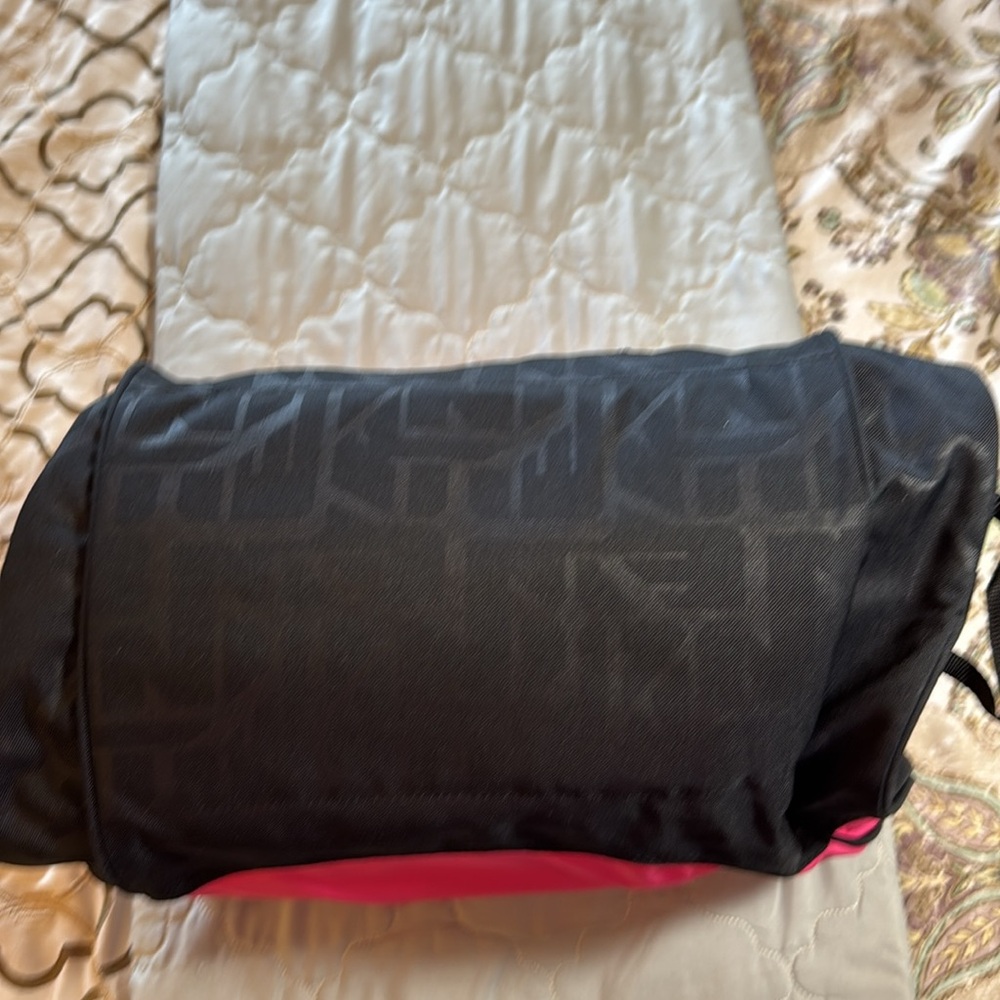 Nike Fuchsia and Black Sports Bag - Picture 6 of 10